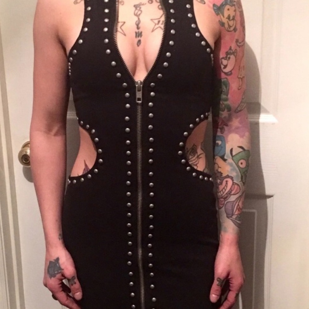 URBAN/O x BESS DRESS - Picture 1 of 16